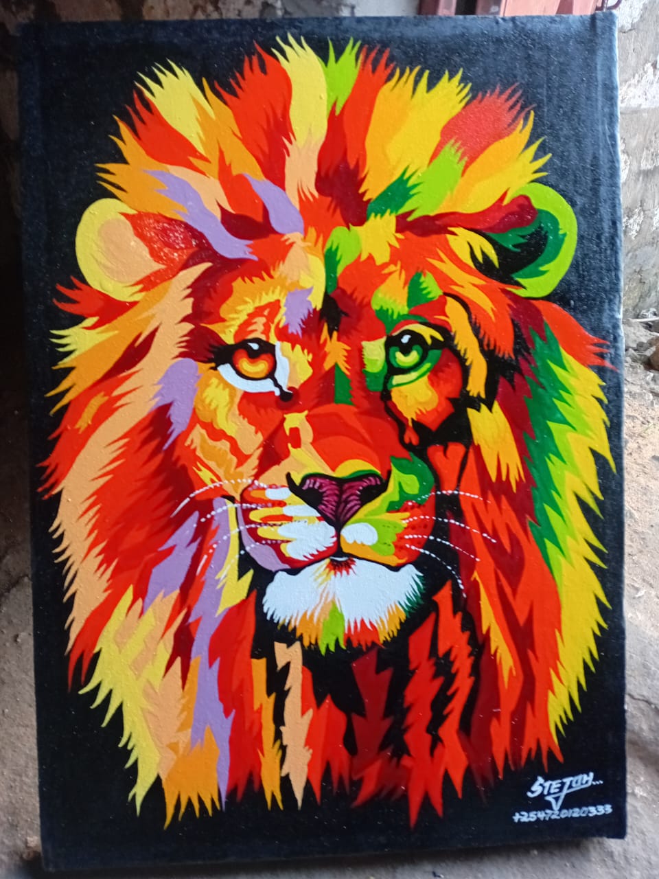 Ritratto artistico di leone multicolore rosso savana